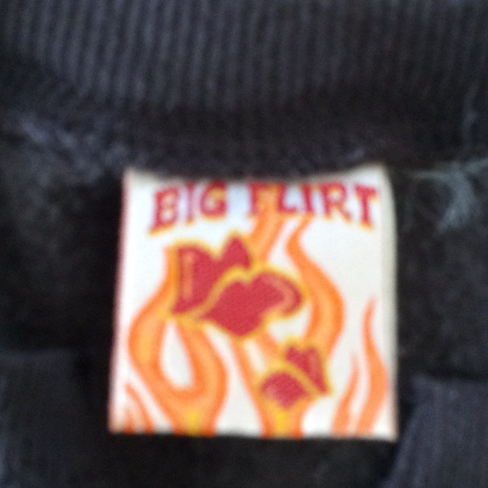 Big Flirt Sweatshirt - Picture 5 of 7